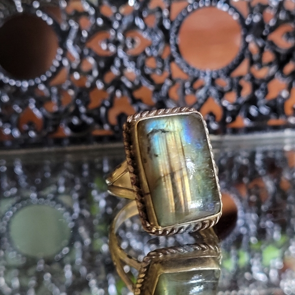 Flashy Labradorite ring - Picture 5 of 5